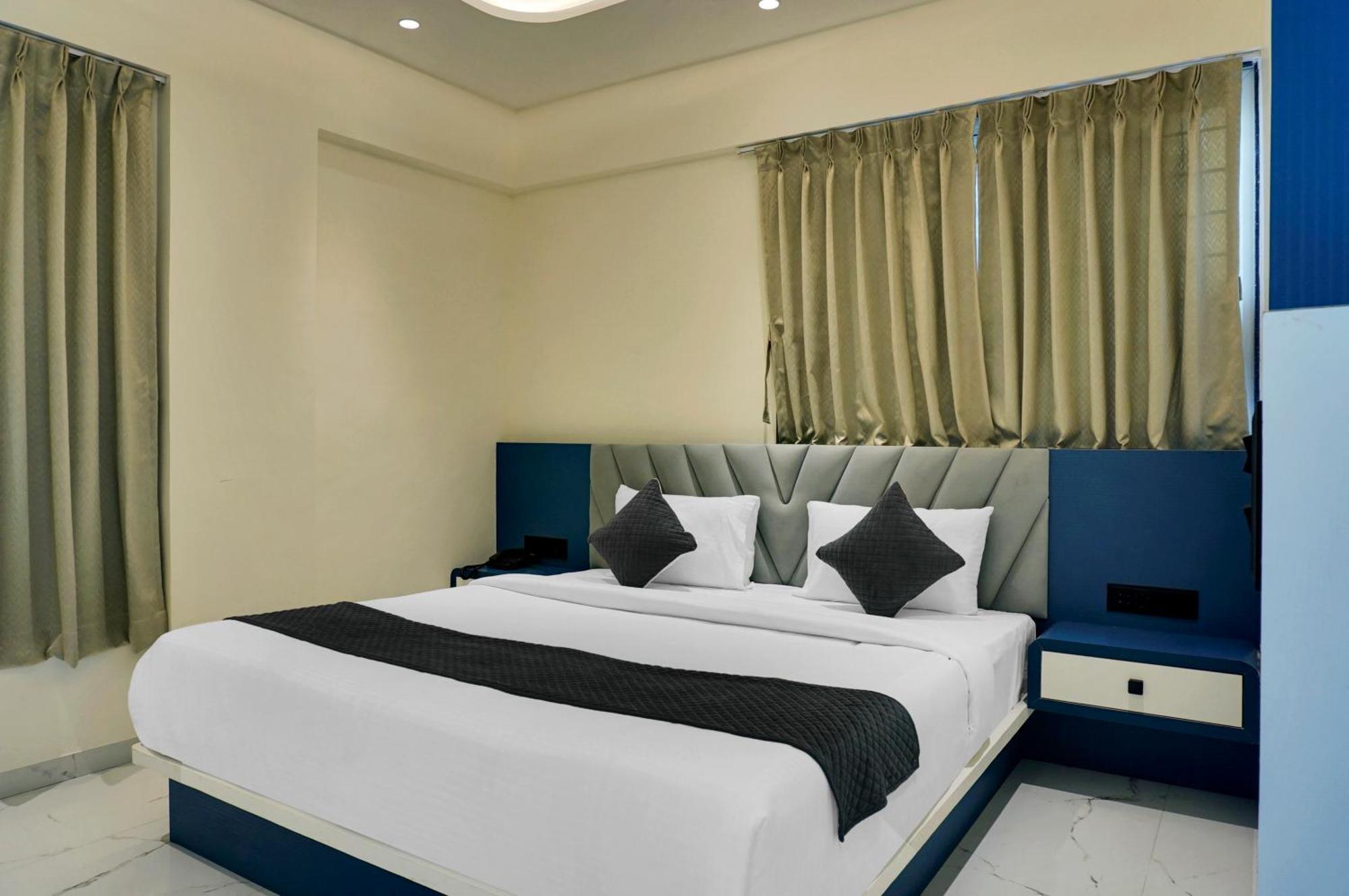Palm Suites Baner- Indian Nationals Only بونة المظهر الخارجي الصورة