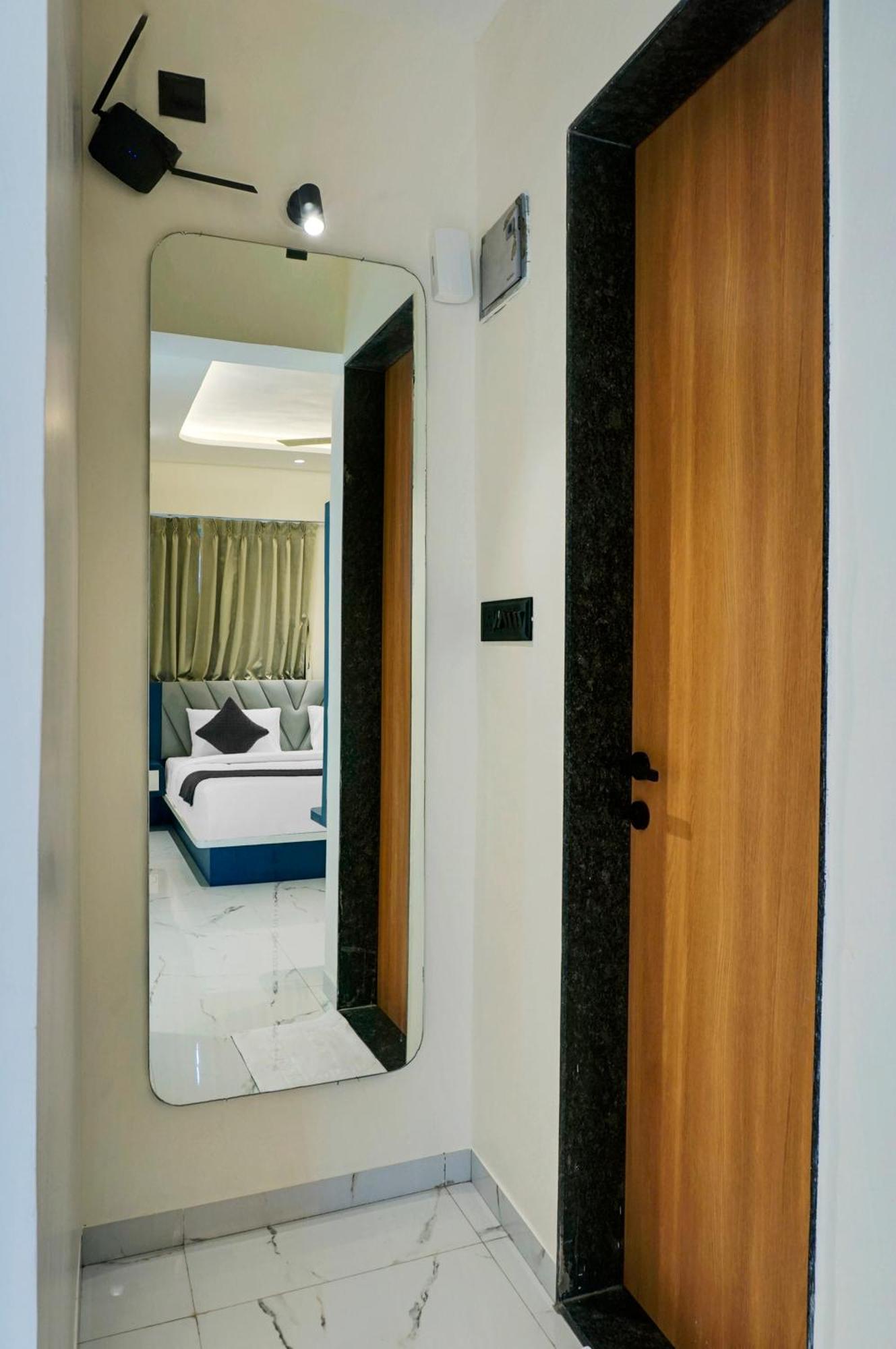 Palm Suites Baner- Indian Nationals Only بونة المظهر الخارجي الصورة