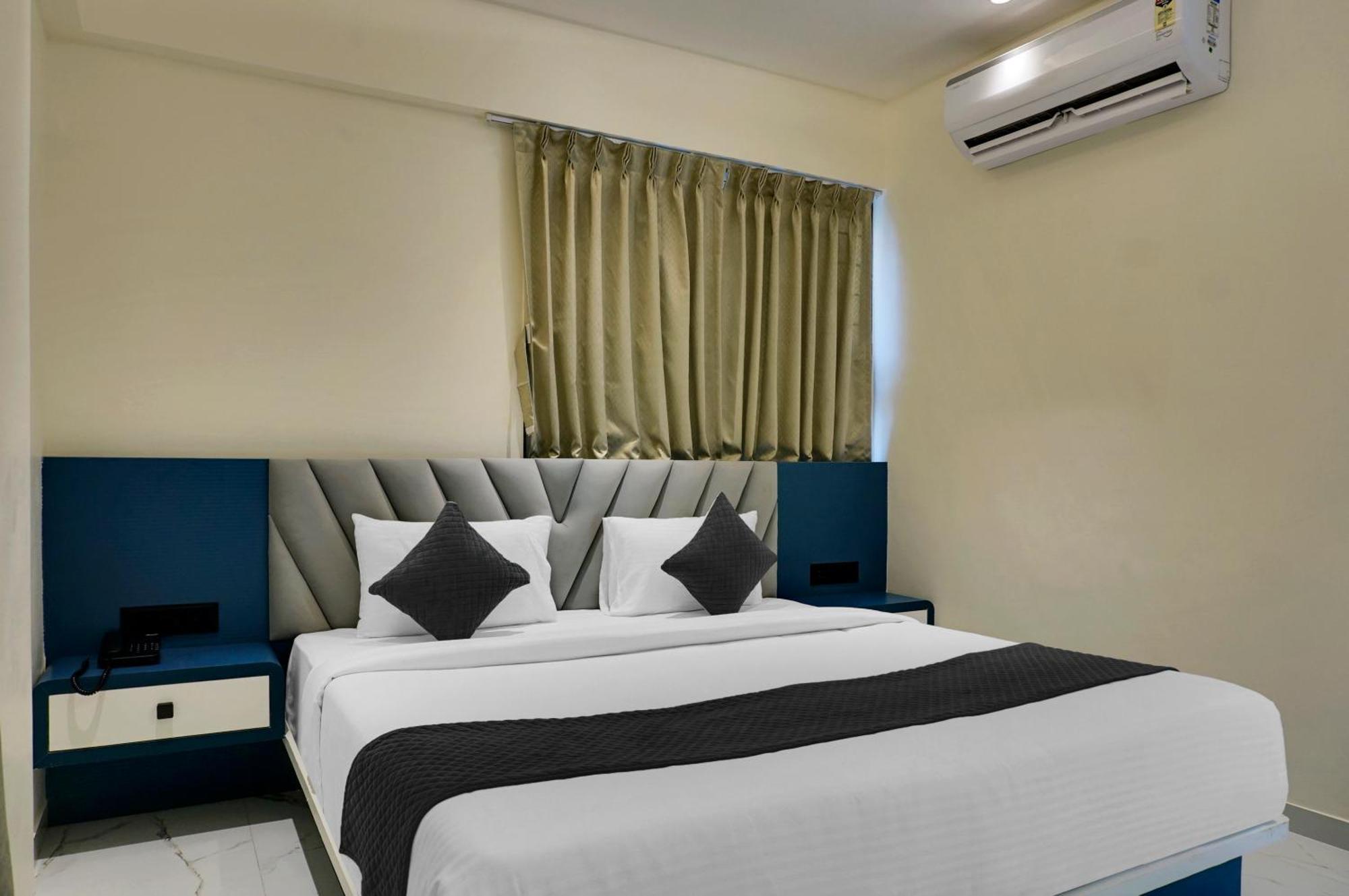 Palm Suites Baner- Indian Nationals Only بونة المظهر الخارجي الصورة