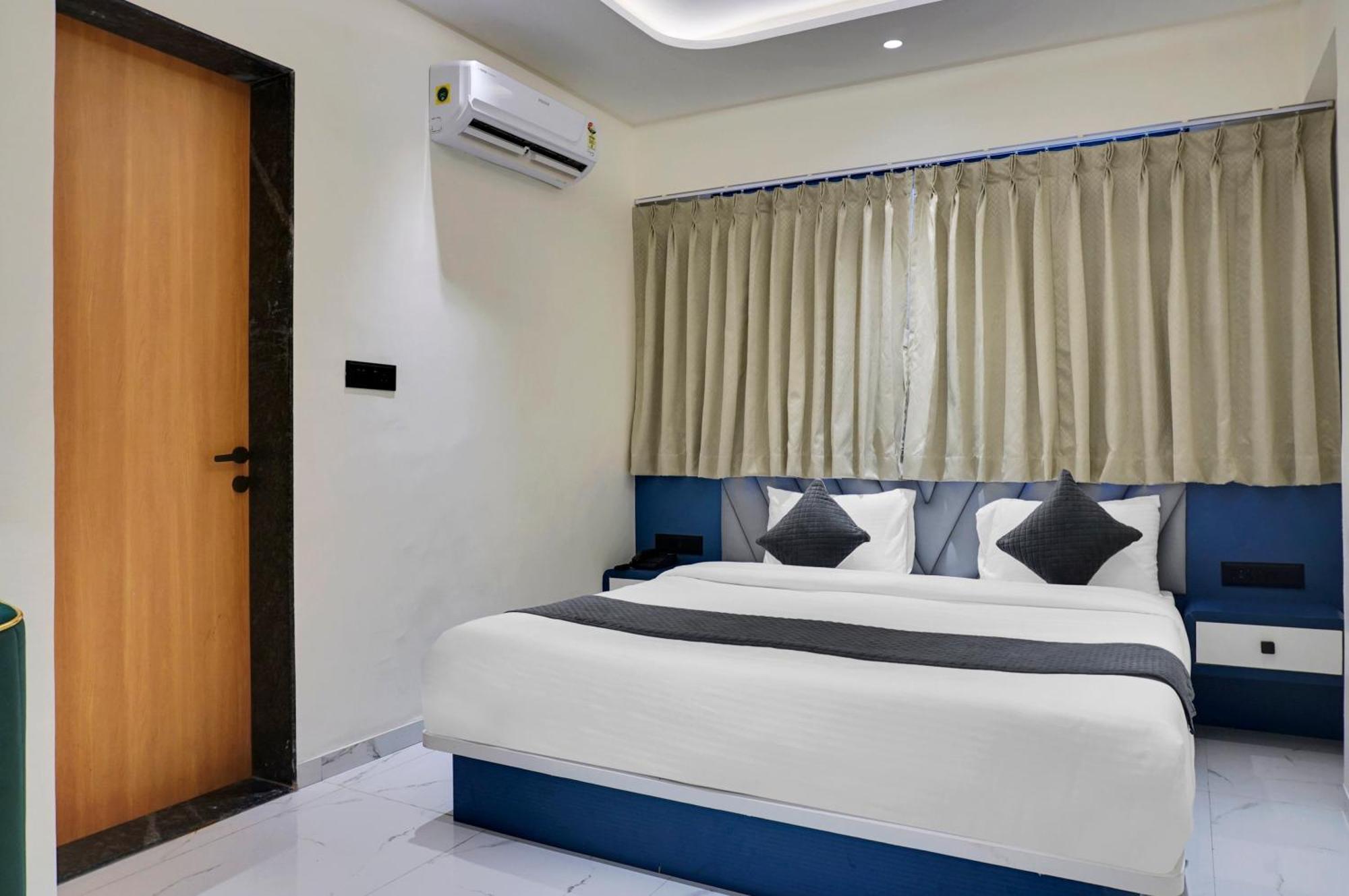 Palm Suites Baner- Indian Nationals Only بونة المظهر الخارجي الصورة