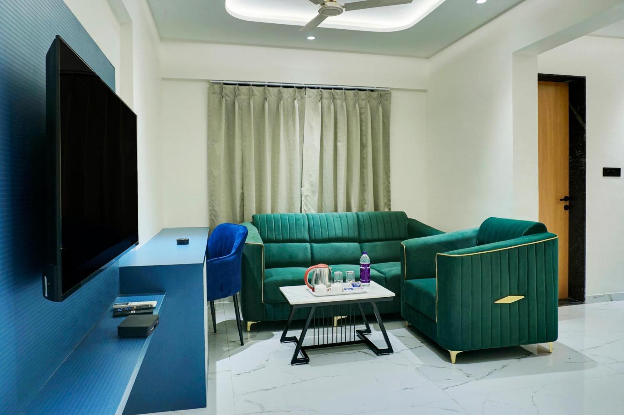 Palm Suites Baner- Indian Nationals Only بونة المظهر الخارجي الصورة