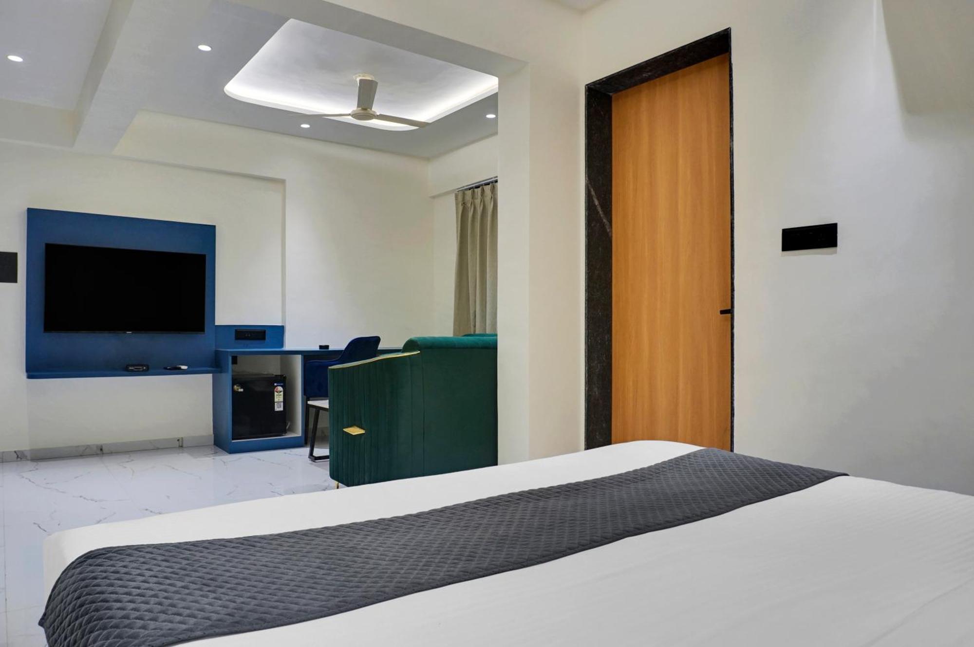 Palm Suites Baner- Indian Nationals Only بونة المظهر الخارجي الصورة